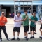 ผู้บริหาร ครู และนักเรียน ร่วมกันขึงตาข่ายกั้นลูกฟุตซอล