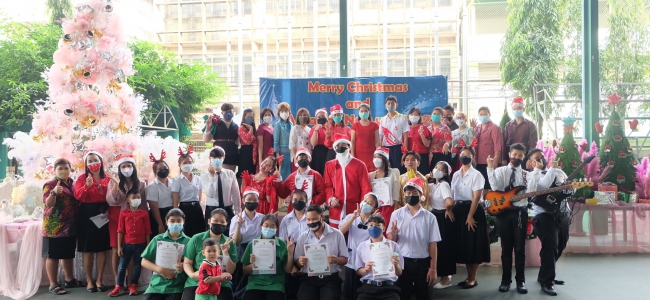 โรงเรียนธนบุรีวรเทพีพลารักษ์ จัดกิจกรรมวันคริสต์มาส